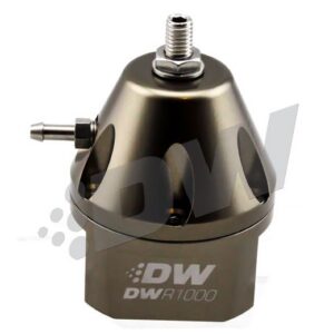 Regulator ciśnienia paliwa DeatschWerks, DWR1000 Titanium (2) -8 inlets, (1) -6 return, 1/8” NPT gauge port.